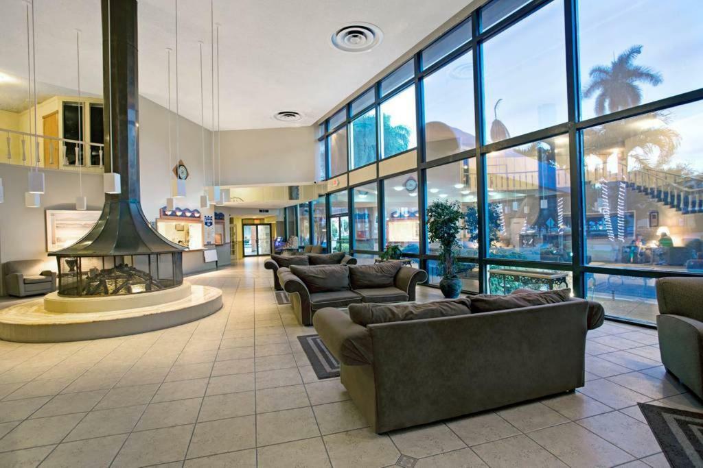 Hallandale Studio With Pool Apartment Hallandale Beach Exterior photo